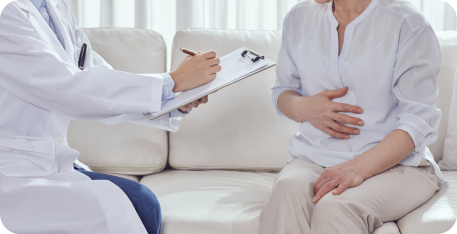 환자를 진찰하는 사진